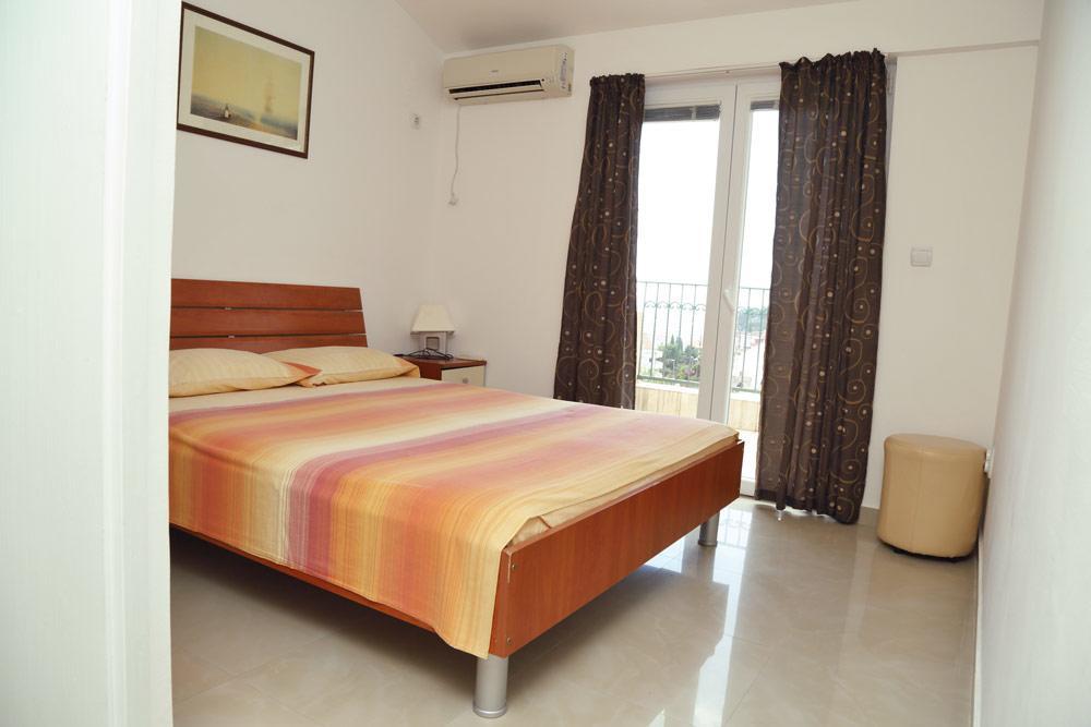 Apartmani Irena Petrovac Exterior foto